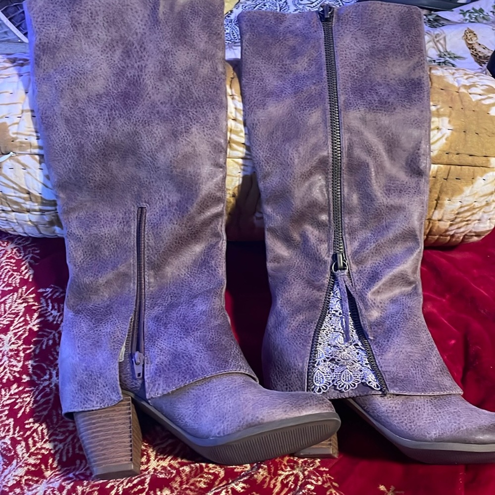 Man made boot/ man made sole. Earthy brown color.